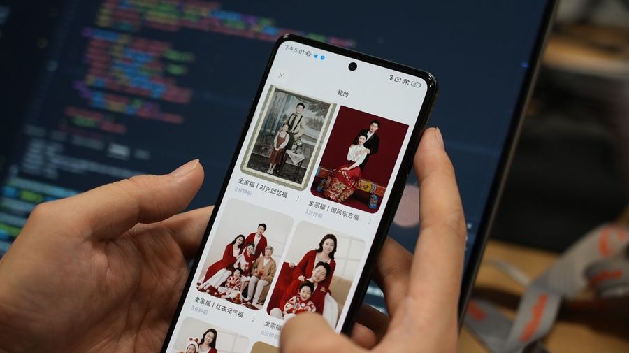 通义千问上线春节新应用,ai帮你免费拍全家福插图 《通义千问上线春节新应用,ai帮你免费拍全家福》